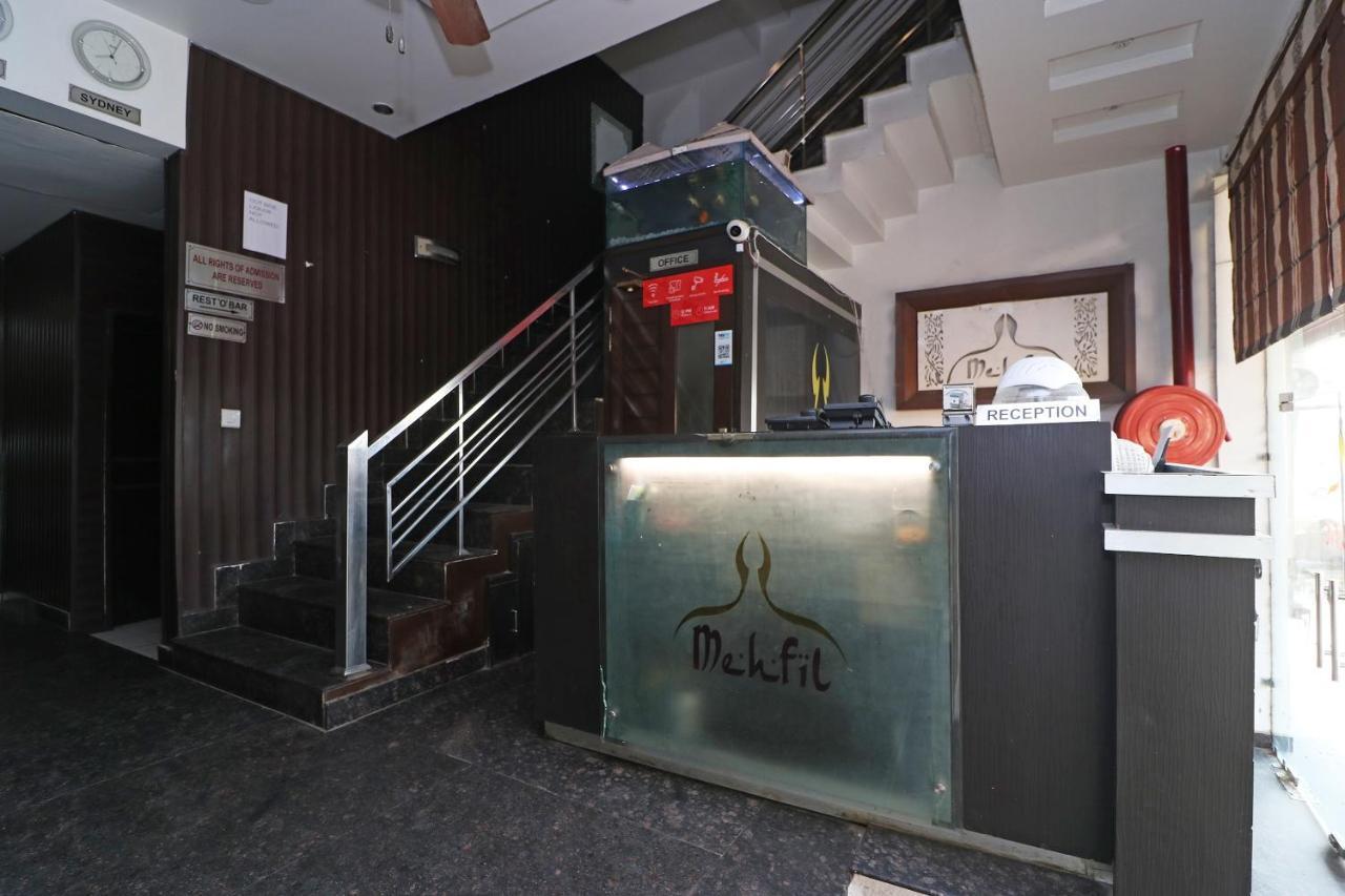 Oyo 22677 Hotel Mehfil Rājpura Eksteriør bilde