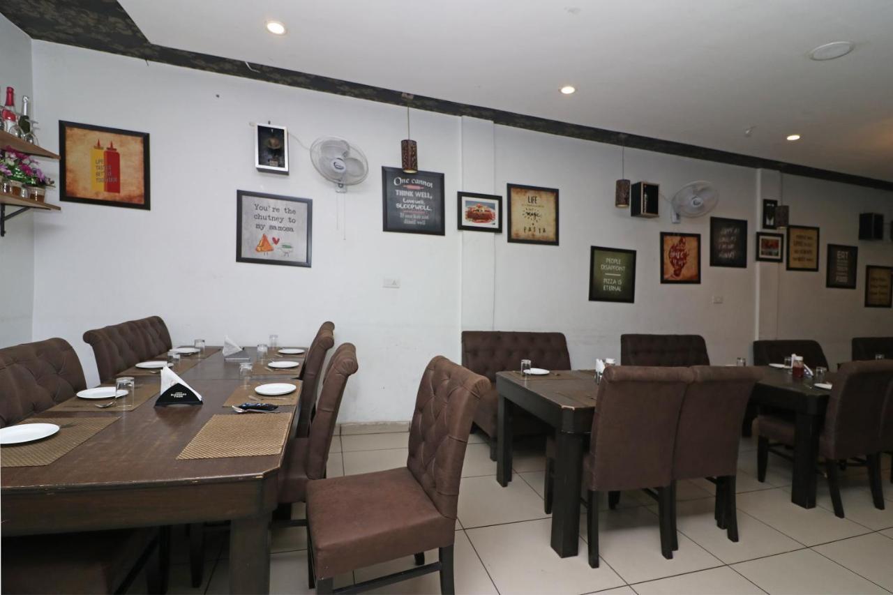 Oyo 22677 Hotel Mehfil Rājpura Eksteriør bilde